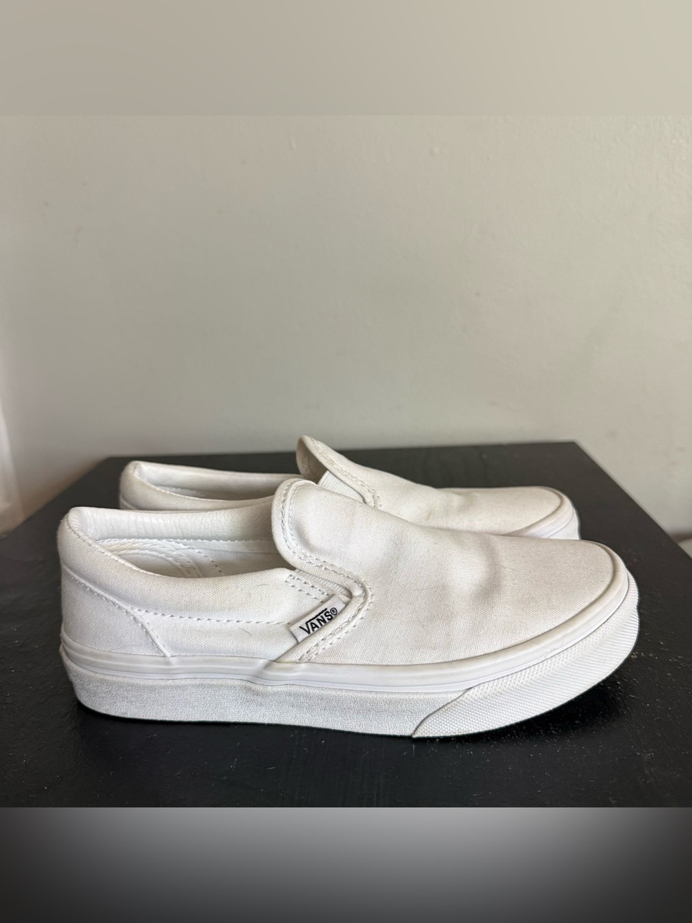 Vans Kids Size 2 Classic Slip-On Sneakers in White Canvas Skateboarding Shoes